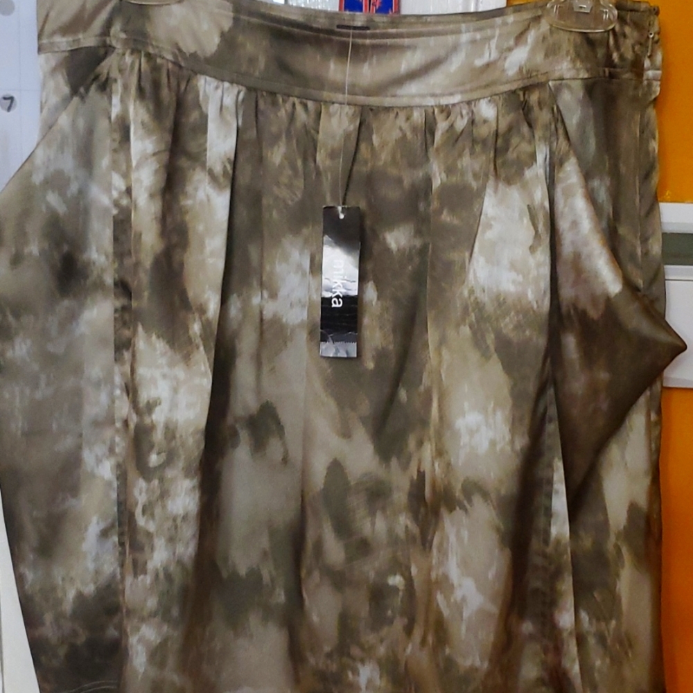 Mikka green and moss skirt size 10